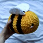 Gehäkelte Amigurumi Hummel / Biene in gelb-schwarz