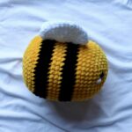 Gehäkelte Amigurumi Hummel / Biene in gelb-schwarz